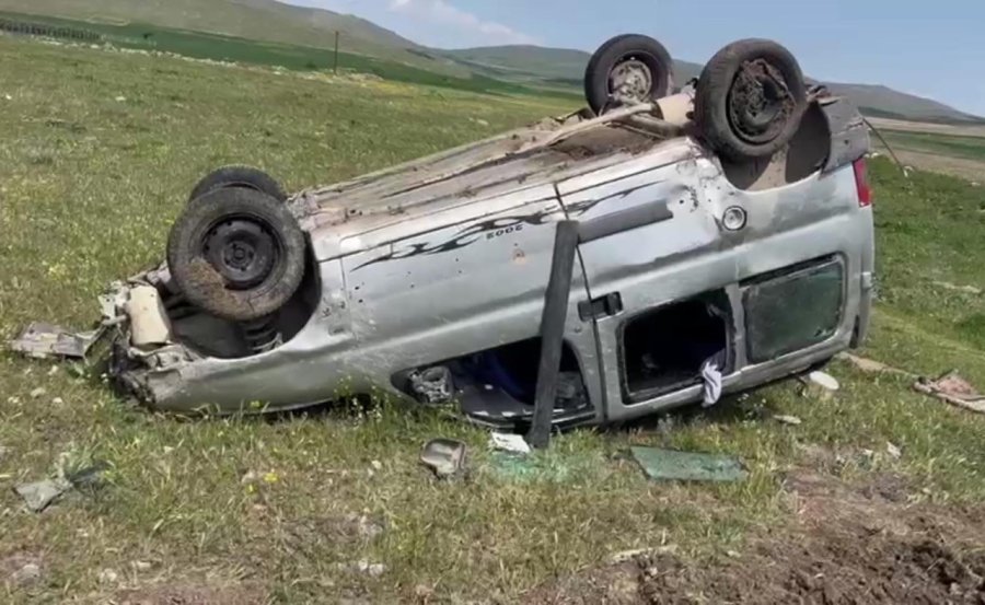 Otomobil Takla Attı: 2 Yaralı