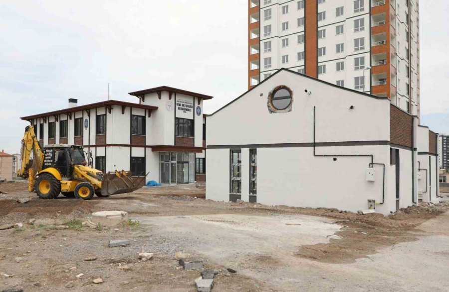 Melikgazi’de Sağlık Merkezlerine Çevre Düzenlemesi Yapılıyor