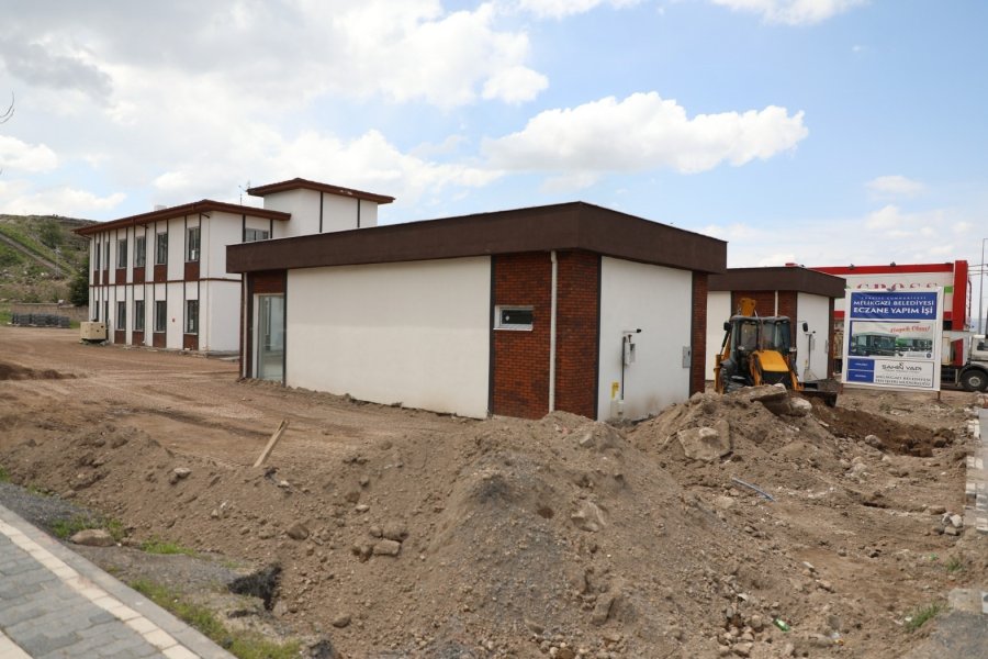 Melikgazi’de Sağlık Merkezlerine Çevre Düzenlemesi Yapılıyor