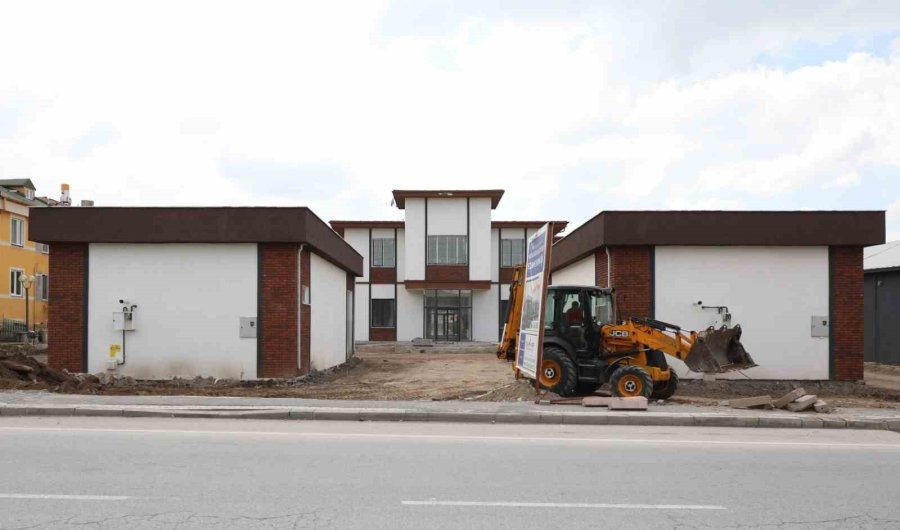 Melikgazi’de Sağlık Merkezlerine Çevre Düzenlemesi Yapılıyor