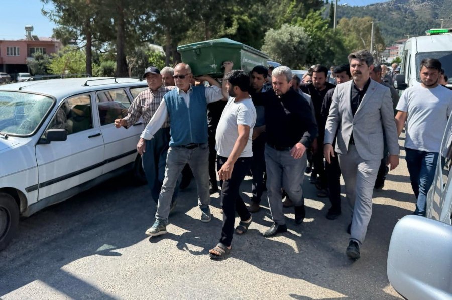 Kazada Hayatını Kaybeden 12 Yaşındaki Gökhan Son Yolculuğuna Uğurlandı