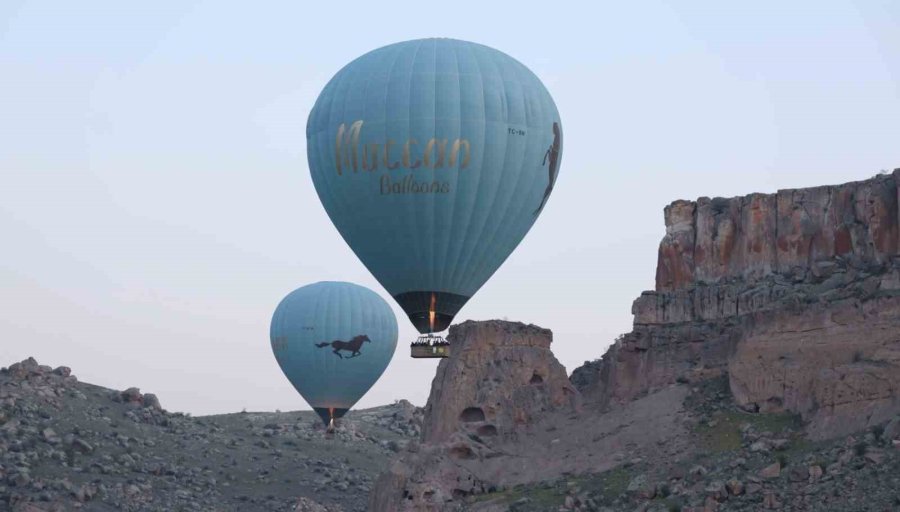 Turistler Balon İle Ihlara Vadisi’ni Havadan Keşfediyor