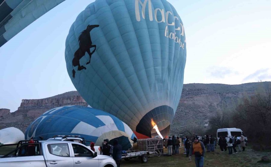 Turistler Balon İle Ihlara Vadisi’ni Havadan Keşfediyor