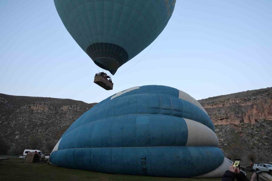 Turistler Balon İle Ihlara Vadisi’ni Havadan Keşfediyor