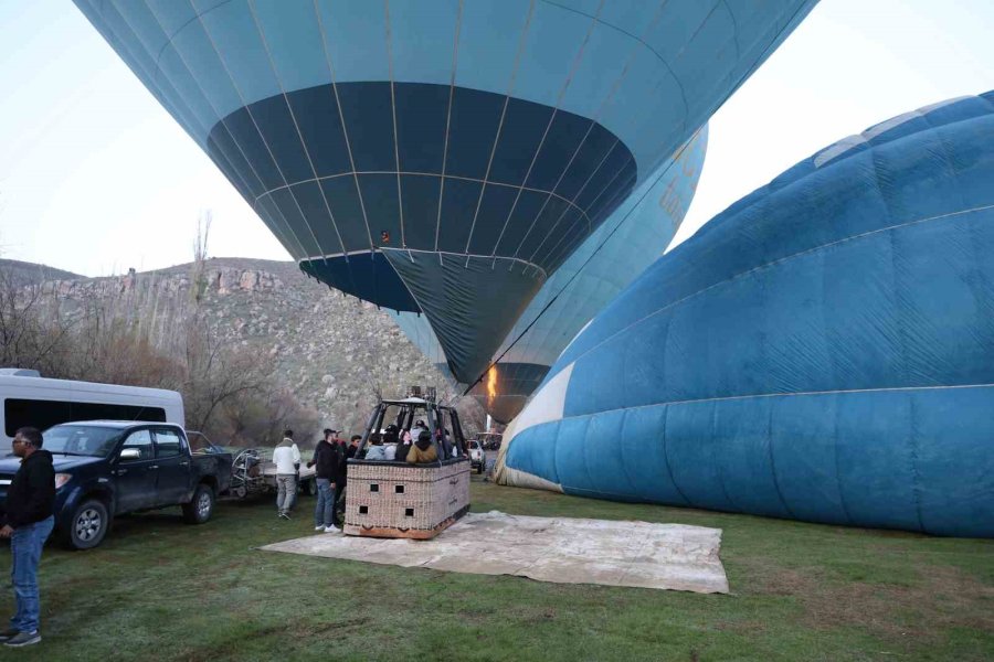 Turistler Balon İle Ihlara Vadisi’ni Havadan Keşfediyor