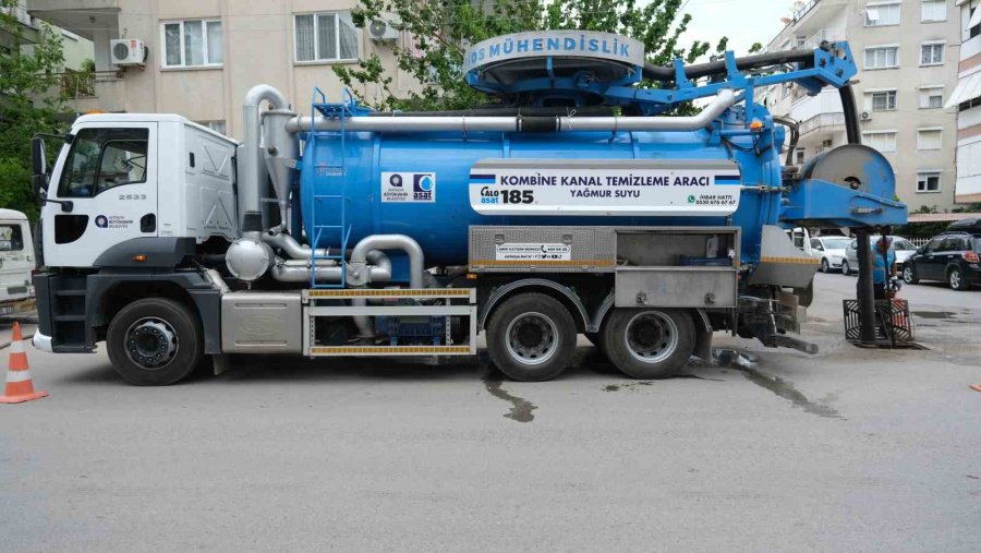 Asat’ın Ana Arter Ve Bulvarlarda Yağmur Suyu Hattı Temizliği Sürüyor