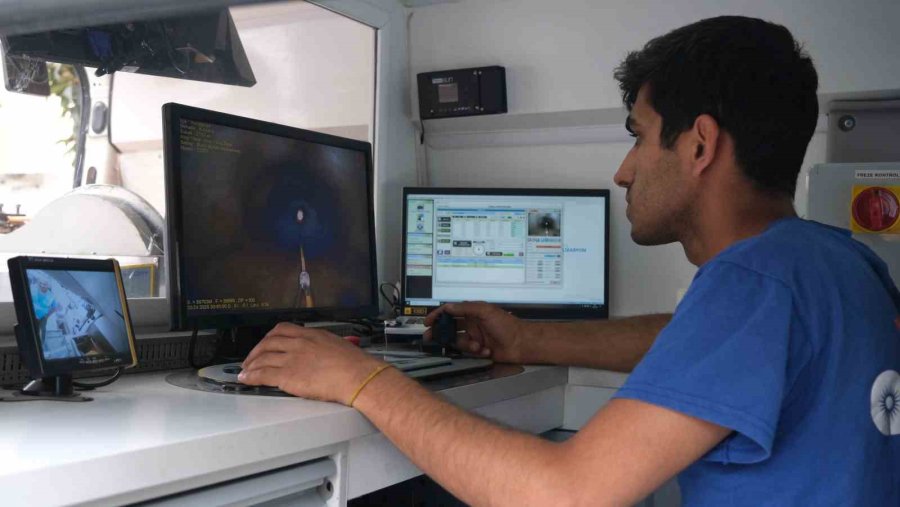 Asat’ın Ana Arter Ve Bulvarlarda Yağmur Suyu Hattı Temizliği Sürüyor