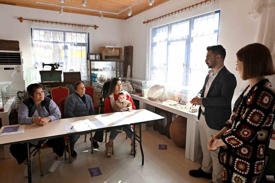 Muratpaşa’da Sınava Girecek Öğrenci Velilerine Destek