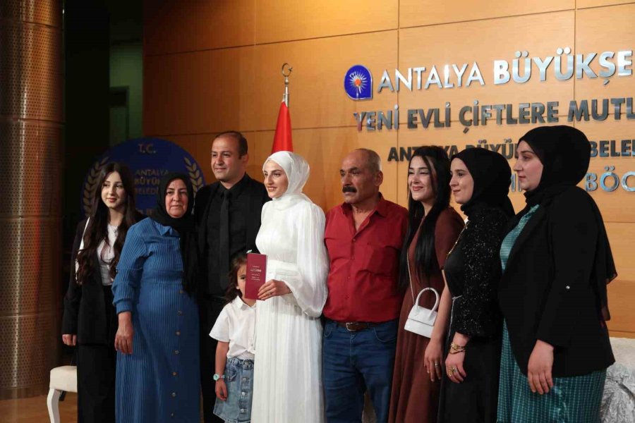 Antalya Büyükşehir Belediyesi Nikah Salonunda "05.05.2025" Yoğunluğu
