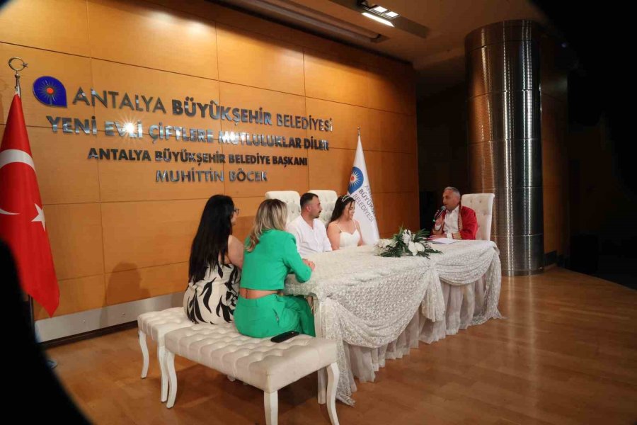 Antalya Büyükşehir Belediyesi Nikah Salonunda "05.05.2025" Yoğunluğu