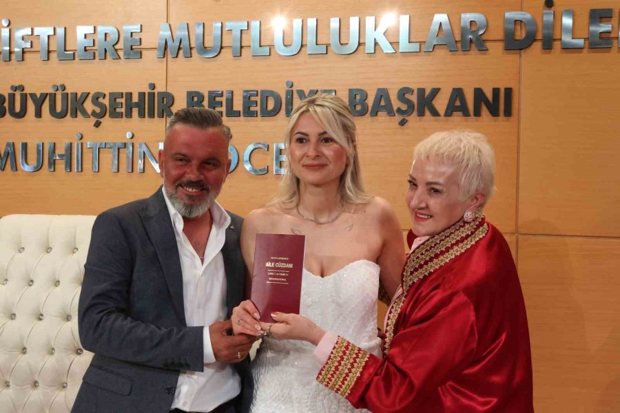 Antalya Büyükşehir Belediyesi Nikah Salonunda "05.05.2025" Yoğunluğu
