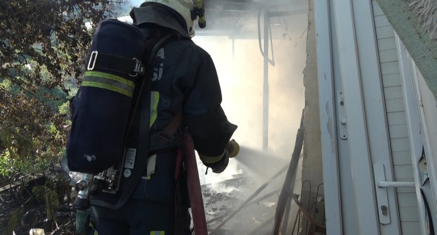 Alanya’da Anız Yangının Sıçradığı Daire Küle Döndü