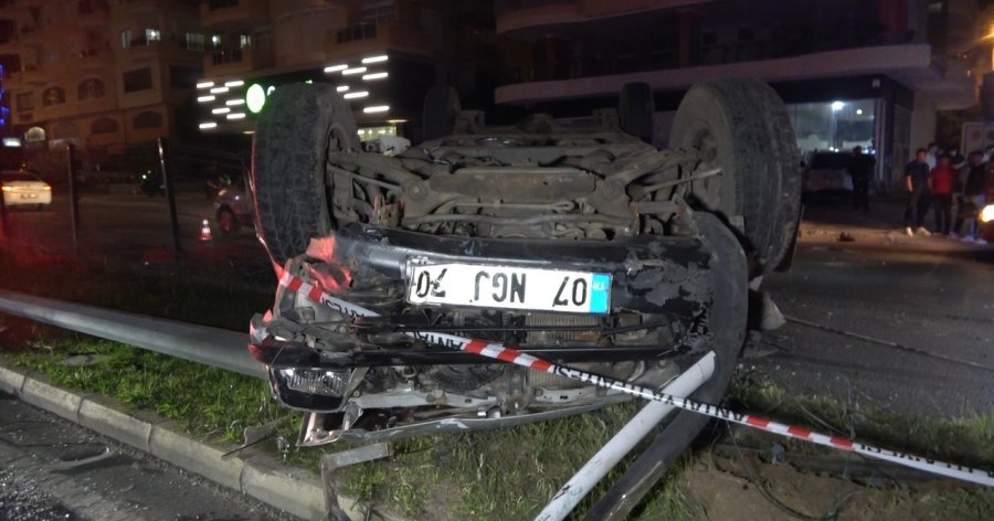 Alanya’da Takla Atan Otomobil Hurdaya Döndü: 2 Yaralı