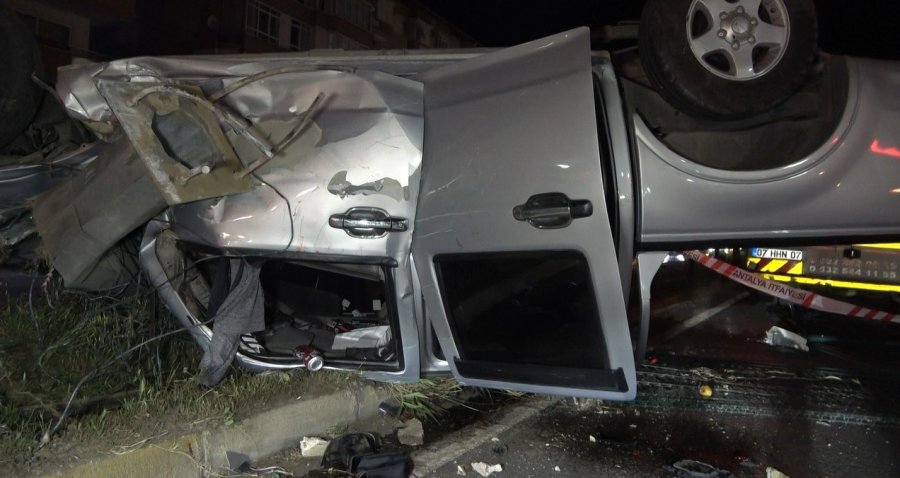 Alanya’da Takla Atan Otomobil Hurdaya Döndü: 2 Yaralı