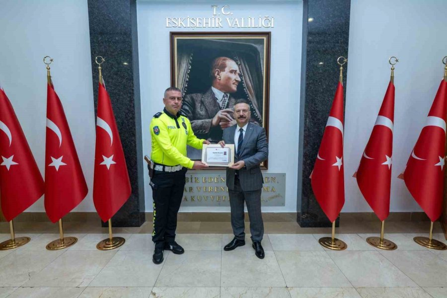 Trafik Personeline Başarı Belgesi Verildi
