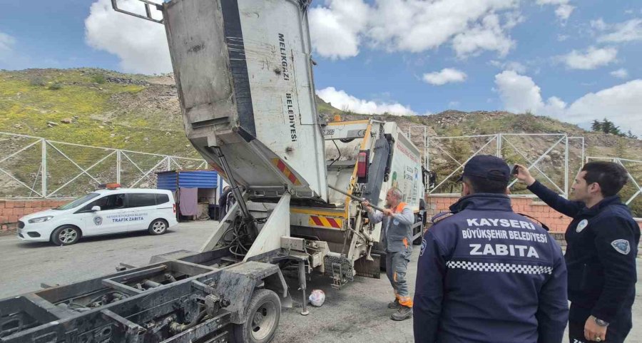 Bit Pazarı Denetiminde Birçok Ürün İmha Edildi