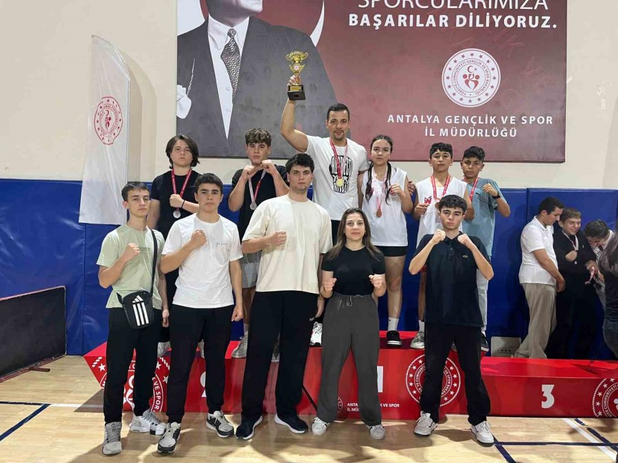 Kemerli Sporculardan Kick Boks Turnuvasında Madalya Yağmuru