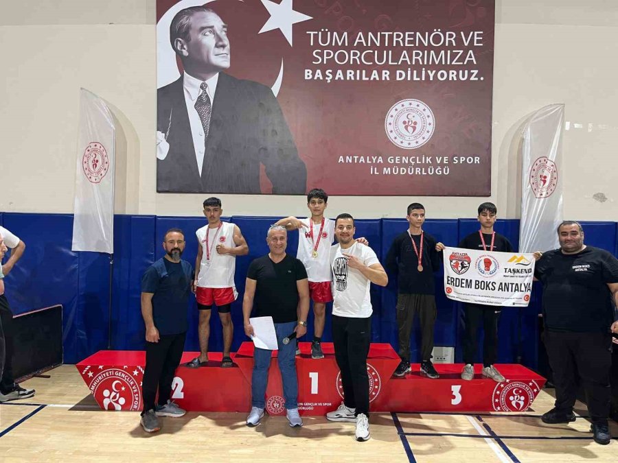 Kemerli Sporculardan Kick Boks Turnuvasında Madalya Yağmuru