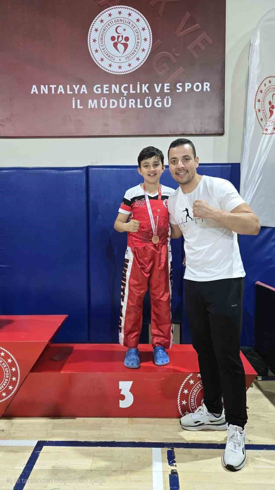 Kemerli Sporculardan Kick Boks Turnuvasında Madalya Yağmuru