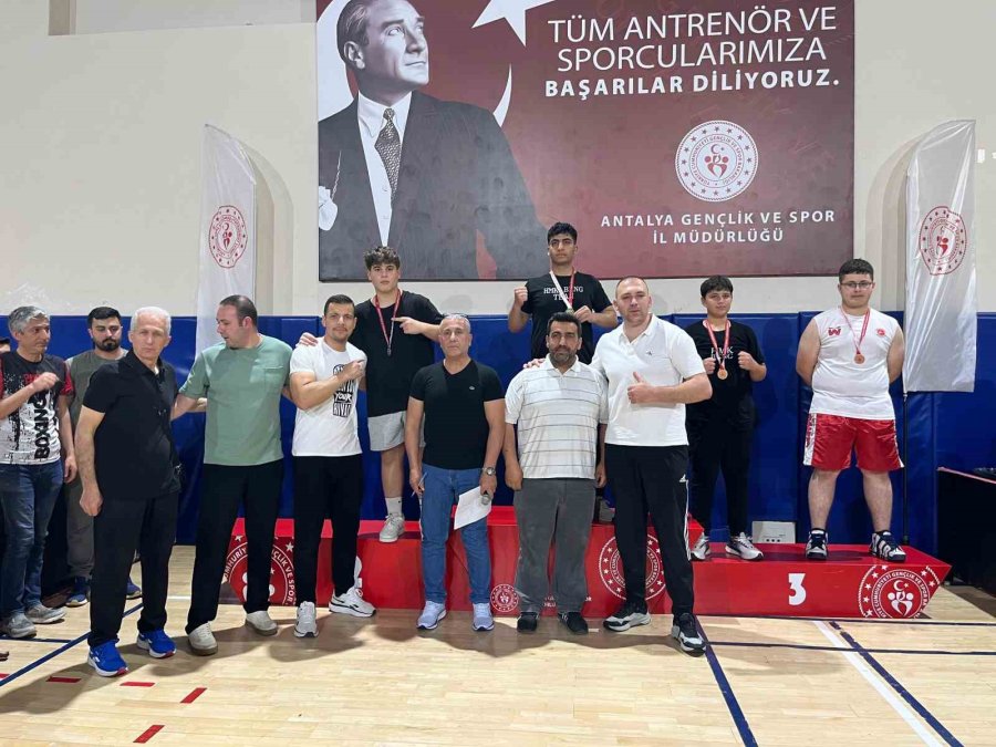 Kemerli Sporculardan Kick Boks Turnuvasında Madalya Yağmuru