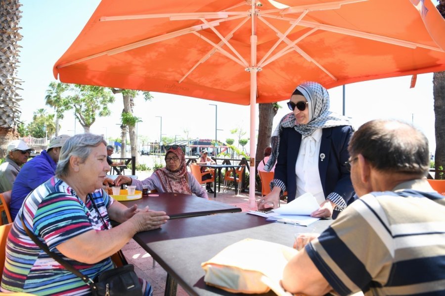 Konyaaltı Belediyesi Emekli Kahvelerinde Vatandaşlarla Bir Araya Geldi