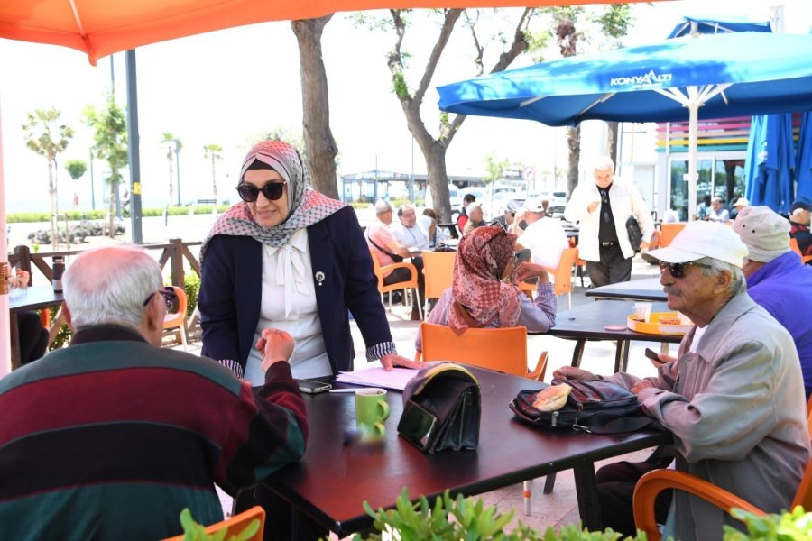Konyaaltı Belediyesi Emekli Kahvelerinde Vatandaşlarla Bir Araya Geldi