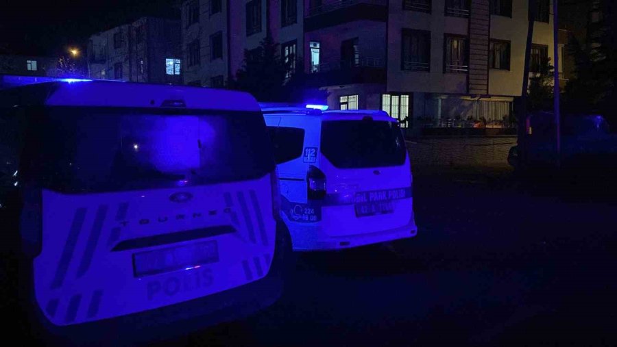 Evine Gireceği Sırada Husumetlisini Sırtından Vuran Şüpheli Tutuklandı