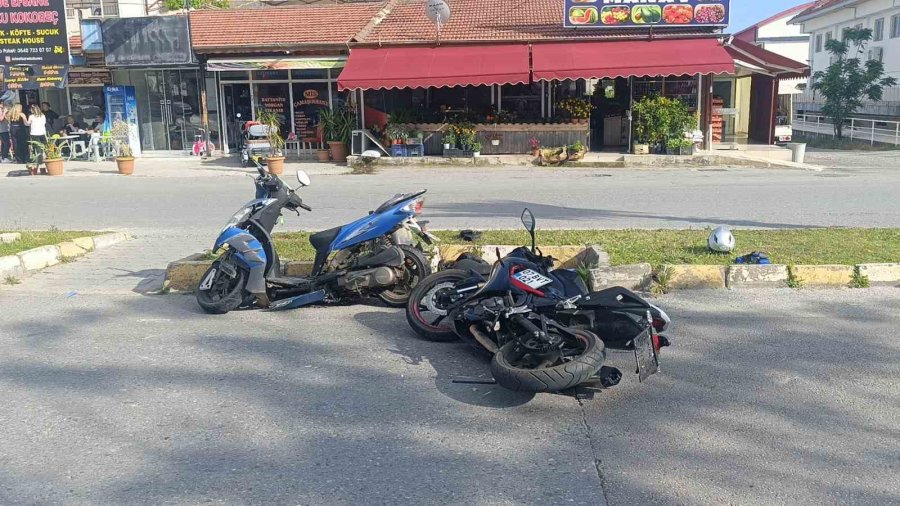 Yaya Geçidine Dönmeye Çalışırken Kaza Yaptı: 1 Yaralı