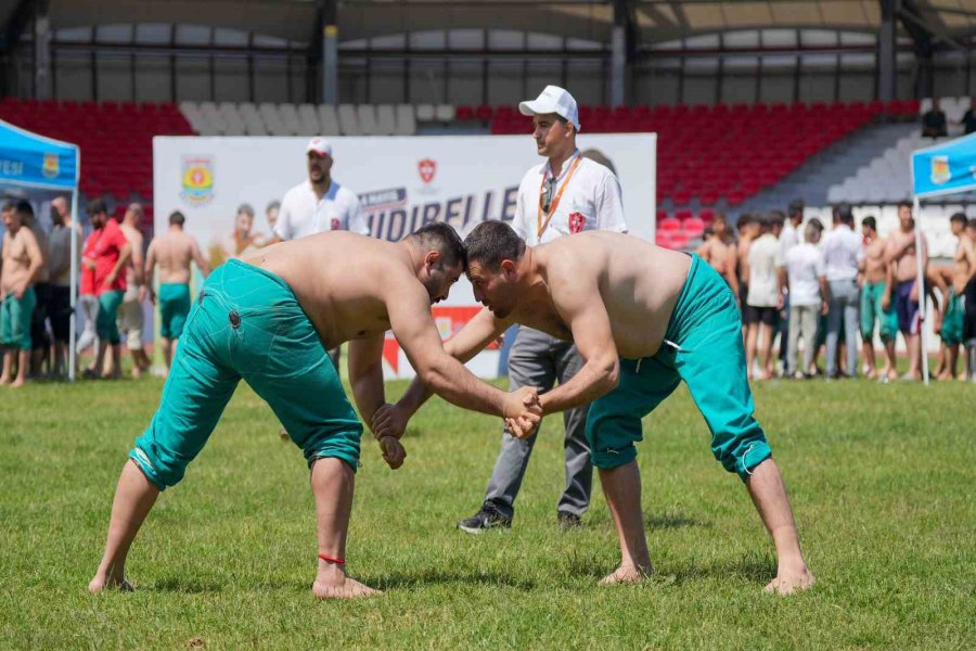 Karakucak Güreşleri 400 Sporcunun Katılımıyla Gerçekleştirildi