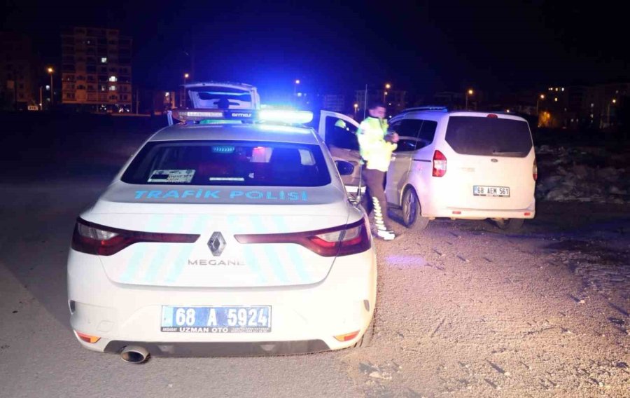 Alkollü Araç Kullanıp Polisten Kaçtı, Yakalanınca "bir Şey Yok" Dedi