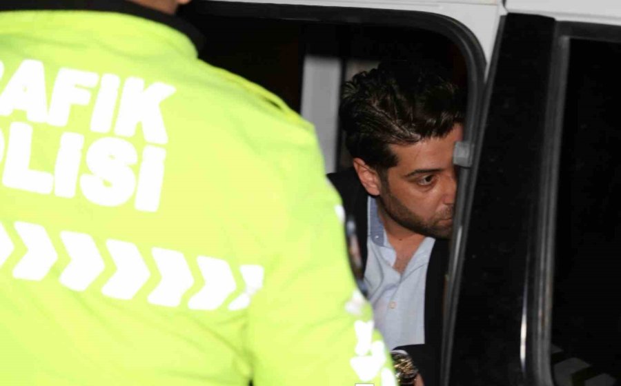 Alkollü Araç Kullanıp Polisten Kaçtı, Yakalanınca "bir Şey Yok" Dedi