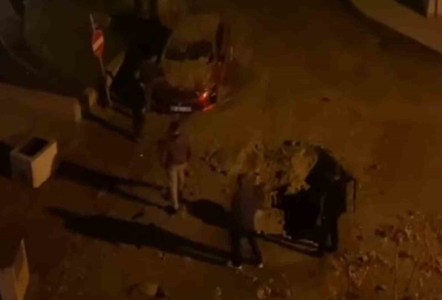 Tazyikli Su Asfaltı Patlattı: İki Araçta Hasar Oluştu