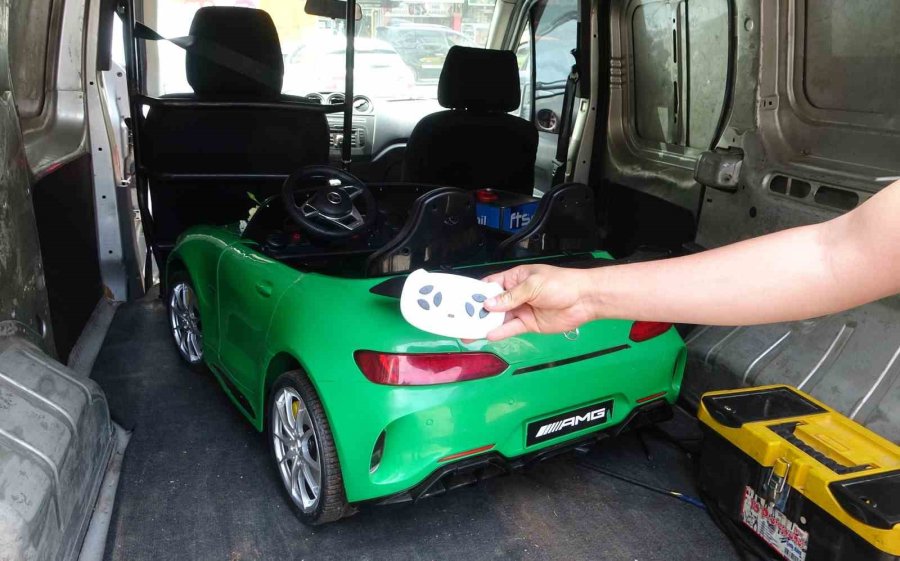 Akülü Araca Otomobil Çarpmıştı: Anı Olsun Diye Çocuğu Akülü Araca Bindirmişler