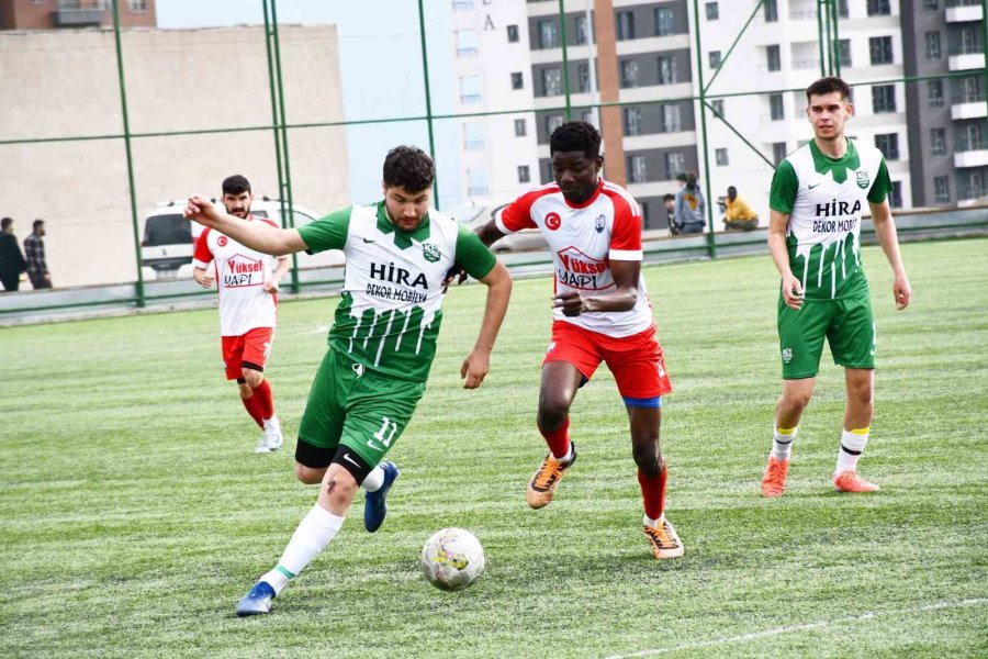 Amatör Maçında 7 Kırmızı Kart Çıktı, Kazanan Çıkmadı