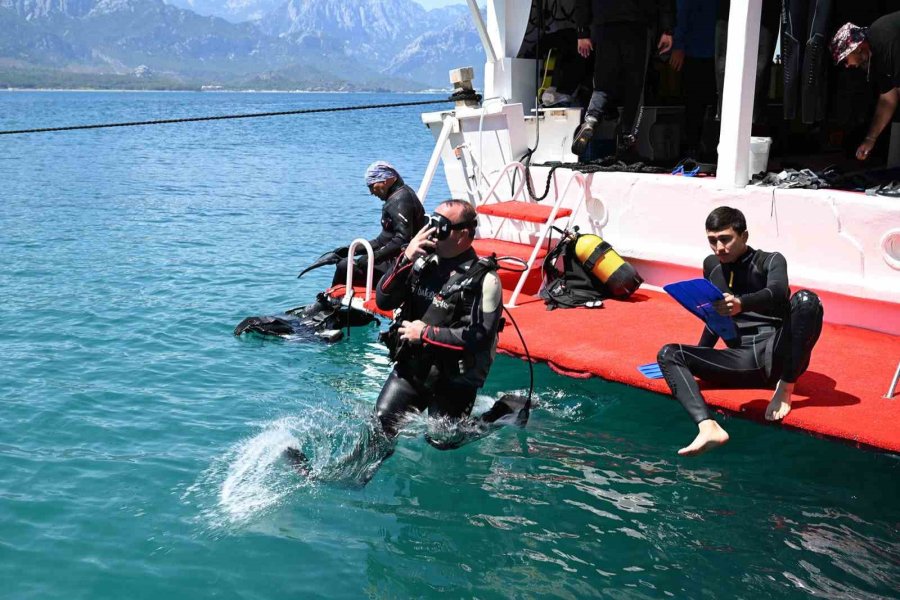 Kemer’de Hıdırellez Dalışı Renkli Görüntülere Sahne Oldu