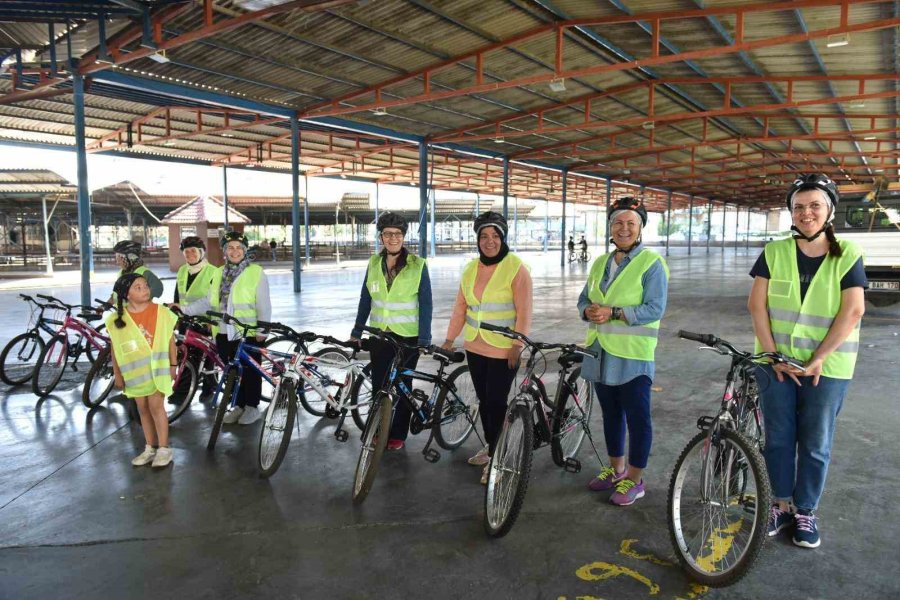 Kepez’de Kadınlar Hayallerine Pedal Çevirdi