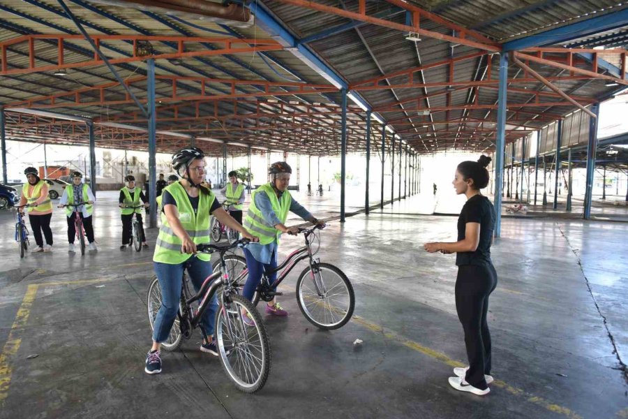 Kepez’de Kadınlar Hayallerine Pedal Çevirdi