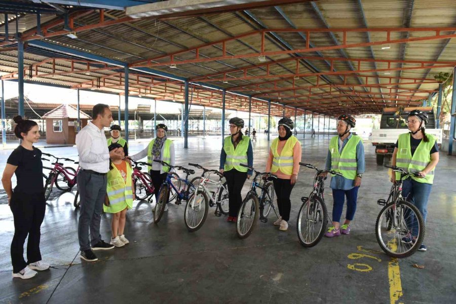 Kepez’de Kadınlar Hayallerine Pedal Çevirdi