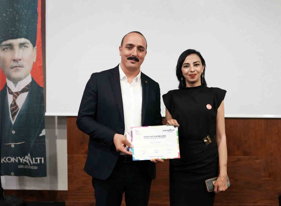 Kadınlar, Sertifikalarını Başkan Kotan’dan Aldı