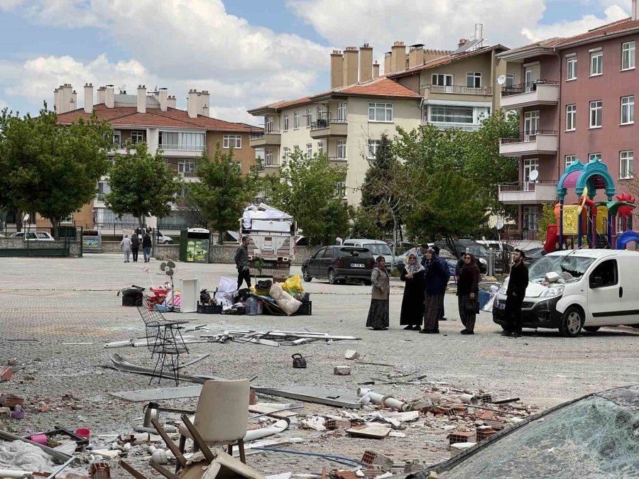Dairesinde Patlattığı Doğalgaz Onlarca Kişiyi Evsiz Bıraktı