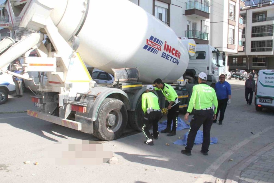 Beton Mikserinin Altında Kalan Yaşlı Adam Hayatını Kaybetti