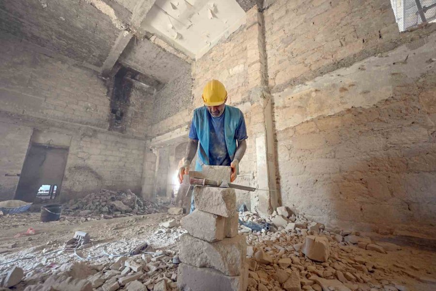 Mersin’in Hafızası Taş Bina, Kent Müzesi’ne Dönüşüyor