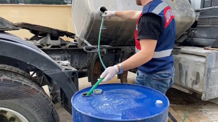 Litrelerce Sıvı Uyuşturucu Böyle Ele Geçirildi