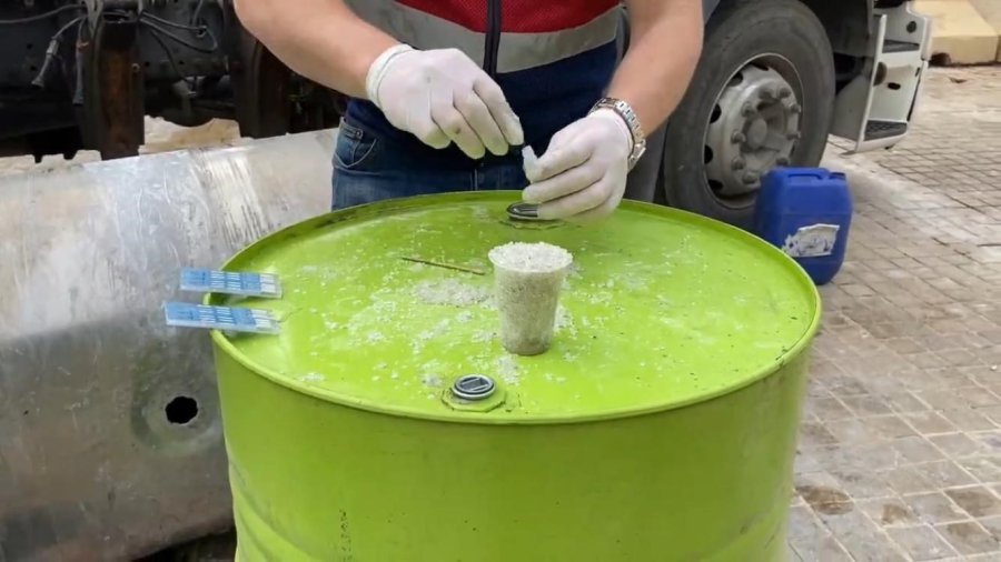 Litrelerce Sıvı Uyuşturucu Böyle Ele Geçirildi