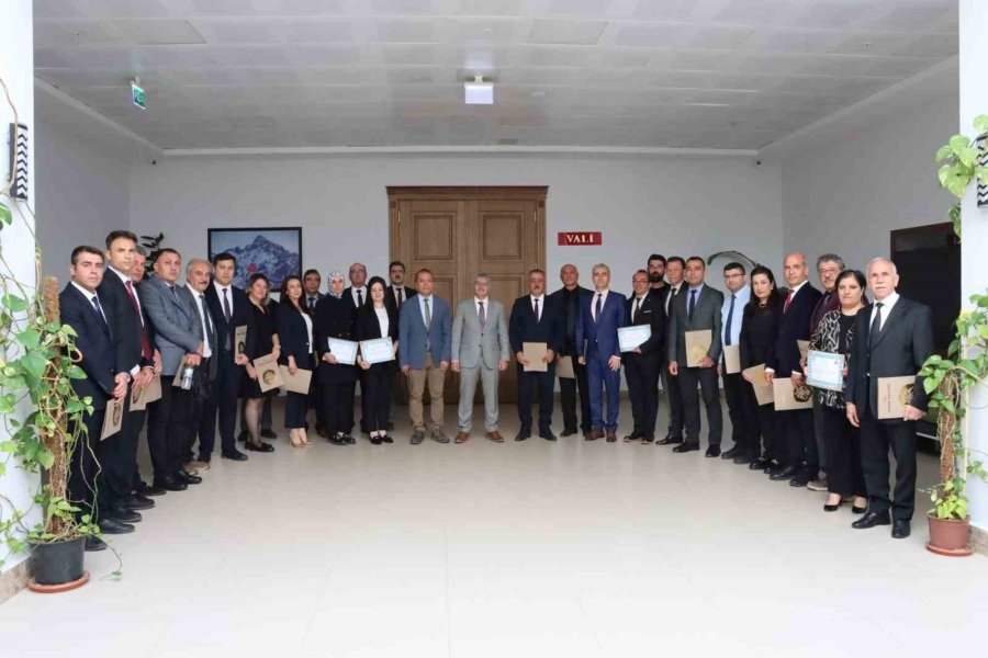 Niğde Valisi Çelik’ten Tarım İl Müdürlüğü Personeline Başarı Belgesi