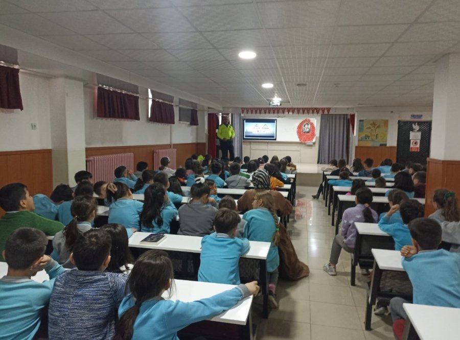 Niğde’de Öğrencilere Trafik Eğitimi Verildi