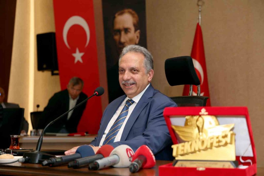 Talas Belediye Meclisi’nde Teknofest Şampiyonları Rüzgarı Esti