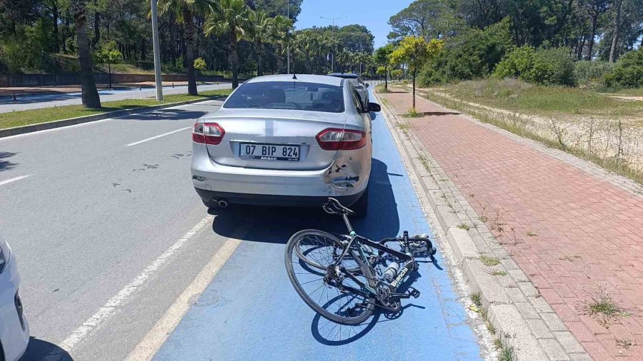 Bisiklet Yoluna Park Eden Otomobile Bisiklet Çarptı, Norveçli Turist Yaralandı