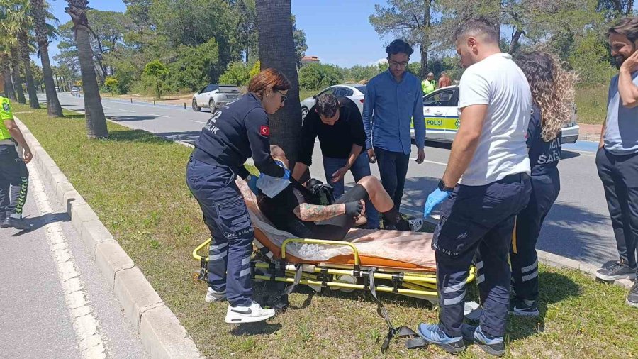 Bisiklet Yoluna Park Eden Otomobile Bisiklet Çarptı, Norveçli Turist Yaralandı