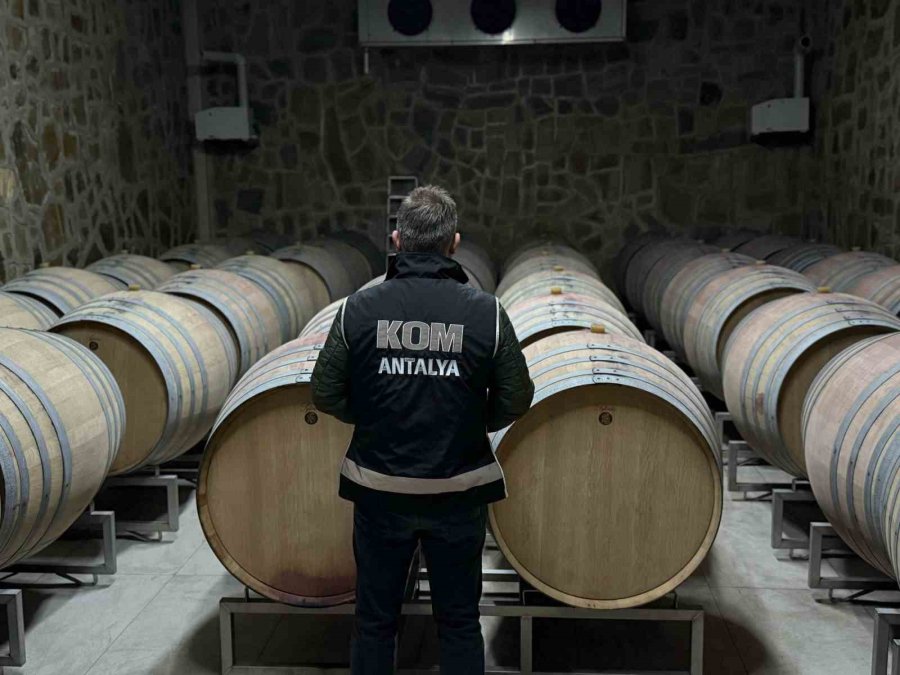 Cumhuriyet Tarihinin En Büyük Alkol Kaçakçılığı Operasyonunun Görüntüleri Ortaya Çıktı